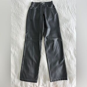 Women's Straight Leg Pants in Black